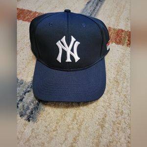 NY Yankees Hat Team MLB New Without tags .Adjustable Hat